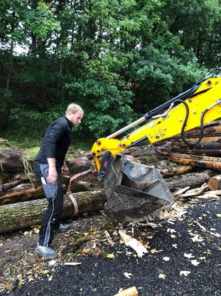 Aus dem Wald ins Haus: Wenn aus einem ganzen Eichenbaum maßgefertigte Fußbodendielen werden